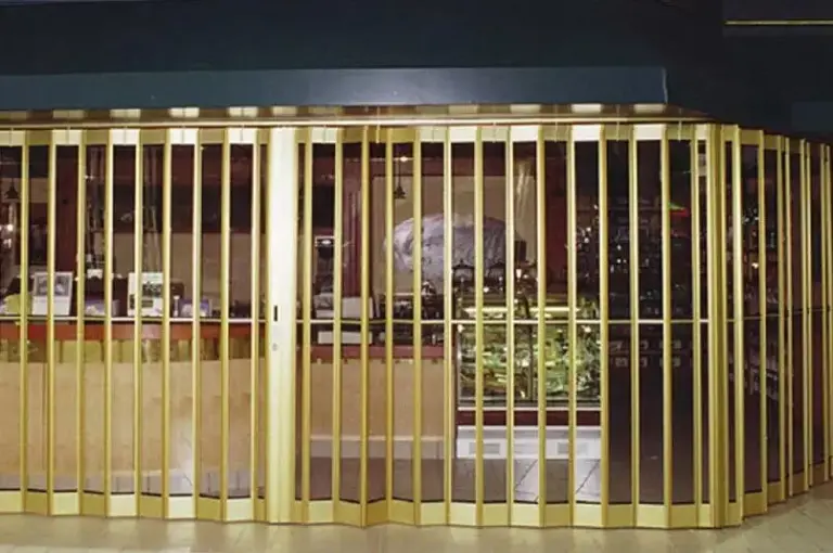 side-folding-full-enclosure-grille-675-wide